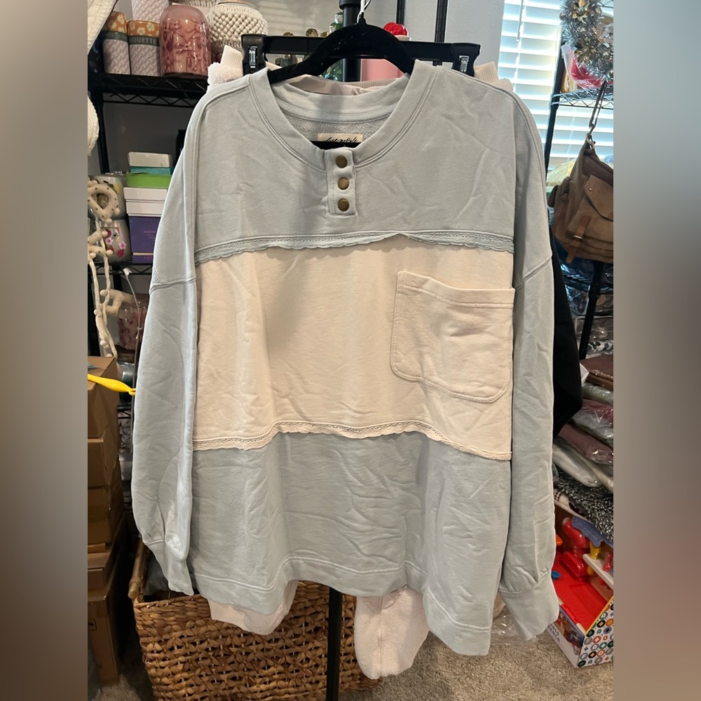 FREE PEOPLE Oversized Pullover With Scalloped Trim, Cold
Winter Combo, MED NWT - Picture 4 of 5